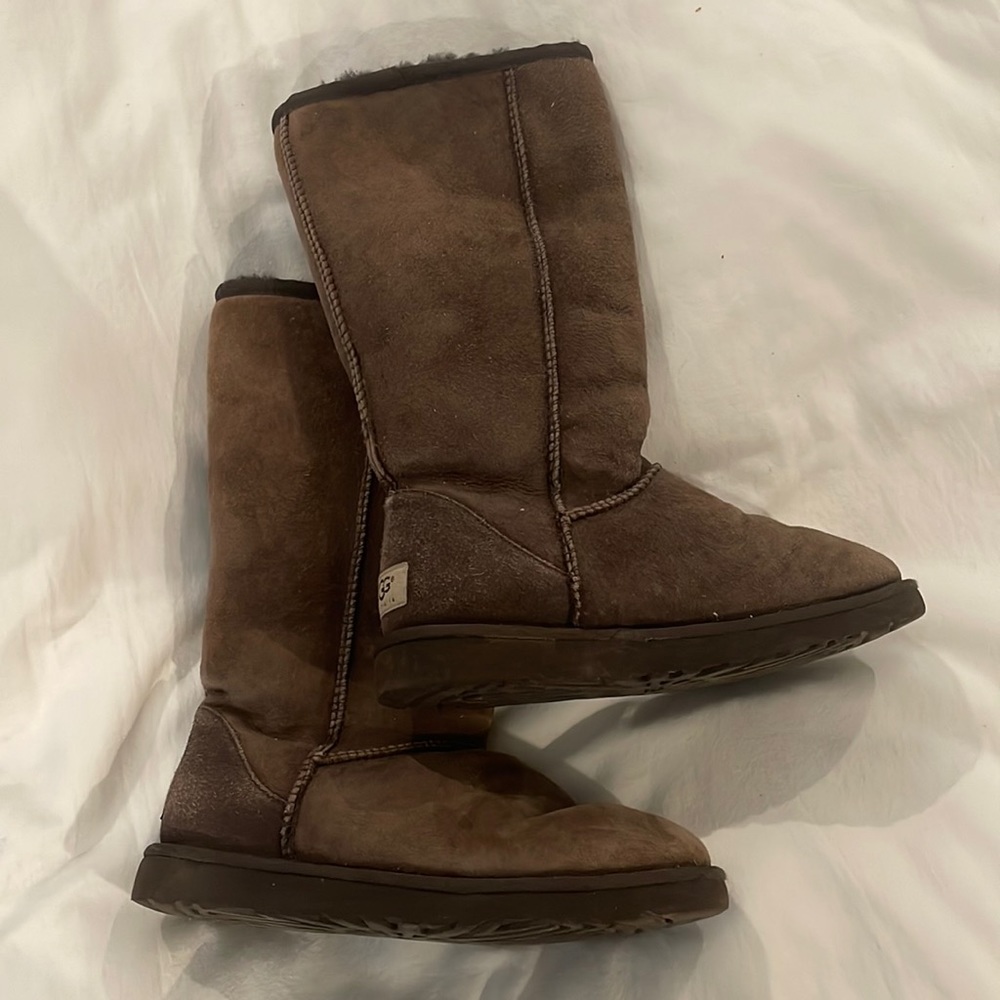 UGG boots in dark brown